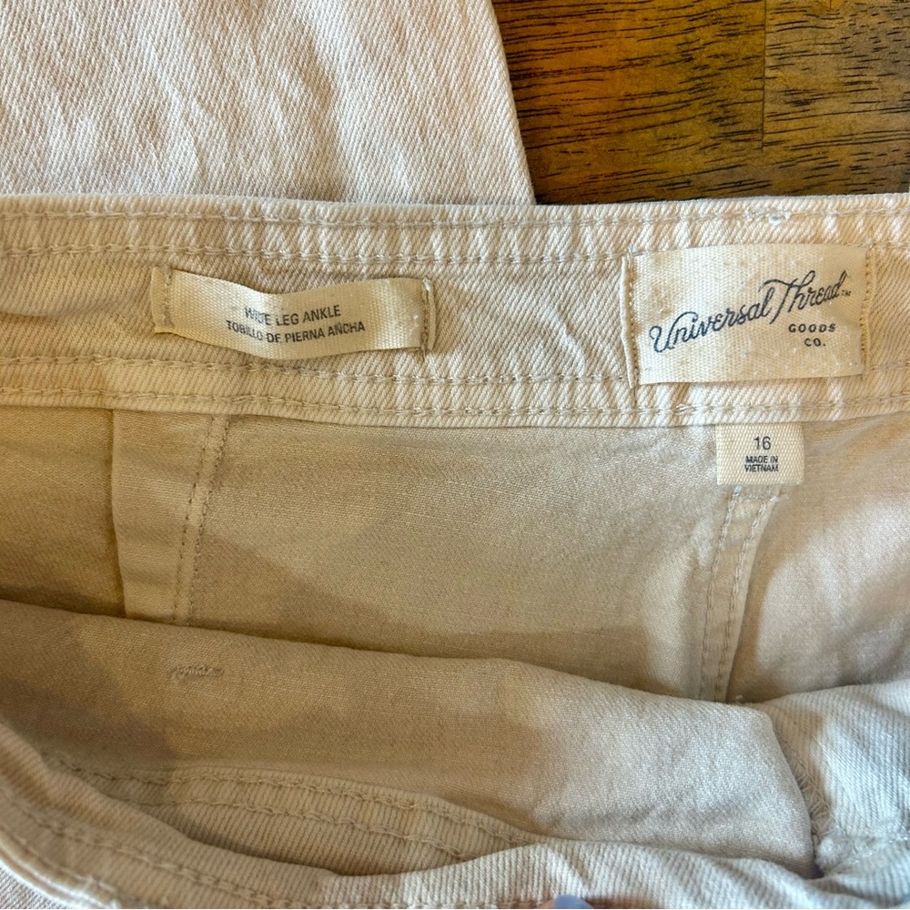 Wide Leg Cropped Jeans Women’s Size 16 white Raw Hem Denim Pants Y2K Minimalist - Picture 6 of 6